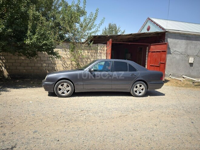 Mercedes E 220 1999, 377,000 km - 2.2 l - Beyləqan