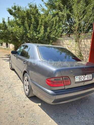 Mercedes E 220 1999, 377,000 km - 2.2 l - Beyləqan