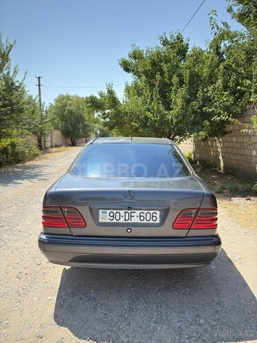 Mercedes E 220 1999, 377,000 km - 2.2 l - Beyləqan