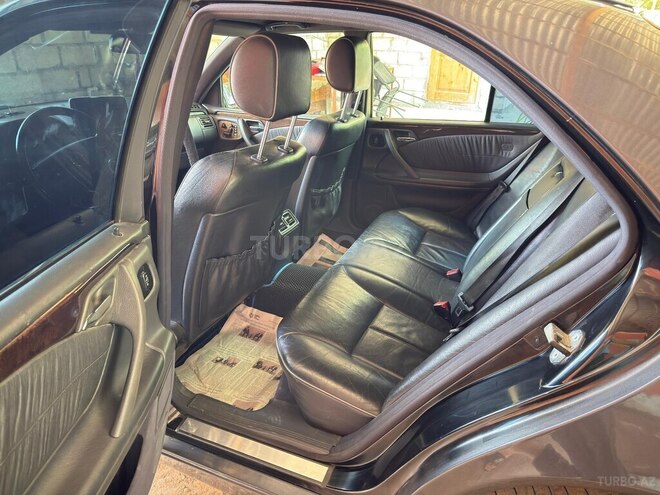 Mercedes E 220 1999, 377,000 km - 2.2 l - Beyləqan