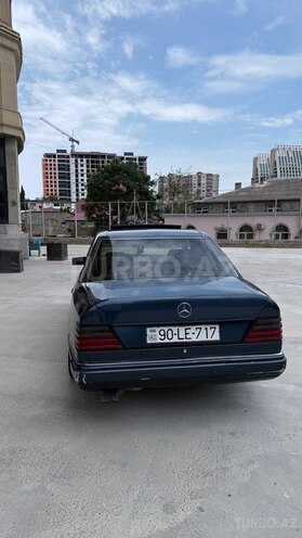 Mercedes E 200 1991, 422,635 km - 2.0 l - Bakı