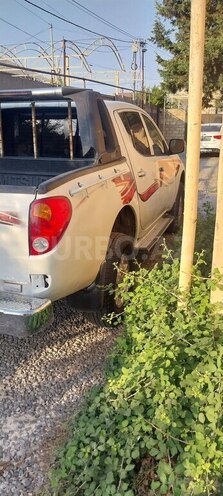 Mitsubishi L200 2007, 250,000 km - 2.5 l - Bakı