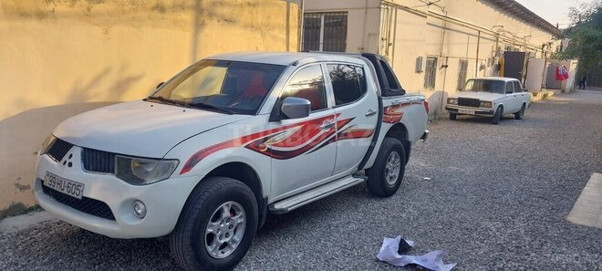 Mitsubishi L200 2007, 250,000 km - 2.5 l - Bakı