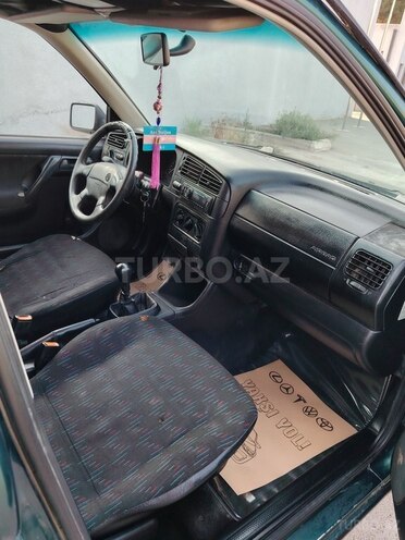 Volkswagen Golf 1995, 77,000 km - 1.6 л - Sumqayıt
