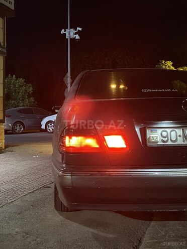 Mercedes E 220 1999, 119,000 km - 2.2 л - Bakı