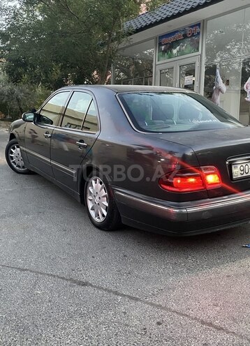 Mercedes E 220 1999, 119,000 km - 2.2 л - Bakı