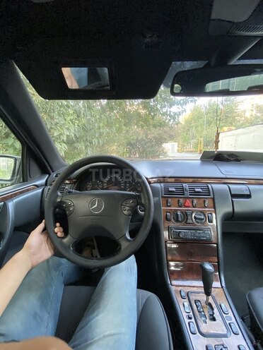 Mercedes E 220 1999, 119,000 km - 2.2 л - Bakı