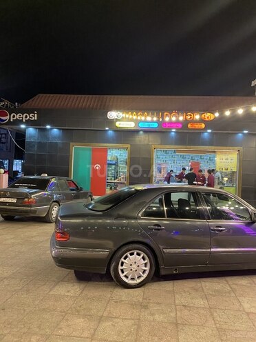 Mercedes E 220 1999, 119,000 km - 2.2 л - Bakı