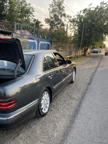Mercedes E 220 1999, 119,000 km - 2.2 л - Bakı