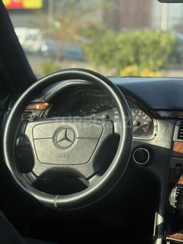 Mercedes E 240 1998, 198,000 km - 2.4 l - Bakı