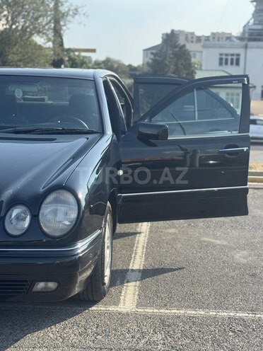 Mercedes E 240 1998, 198,000 km - 2.4 l - Bakı