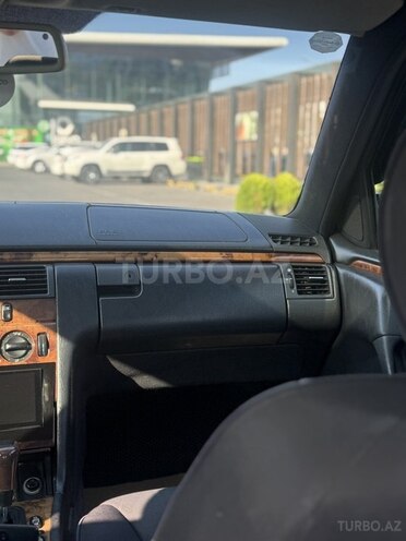 Mercedes E 240 1998, 198,000 km - 2.4 l - Bakı