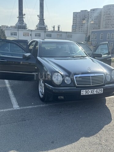 Mercedes E 240 1998, 198,000 km - 2.4 l - Bakı