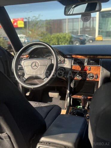 Mercedes E 240 1998, 198,000 km - 2.4 l - Bakı