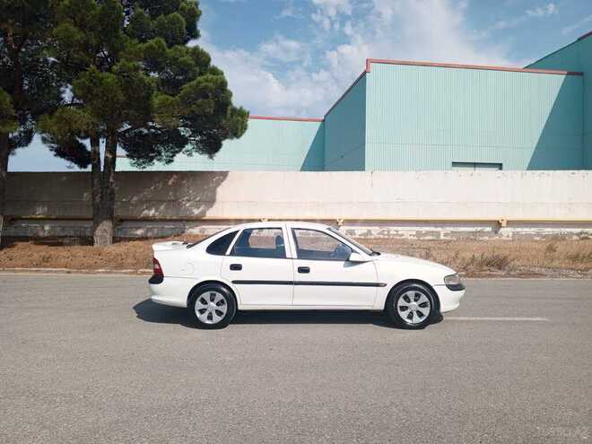 Opel Vectra 1997, 320,437 km - 1.8 l - Sumqayıt