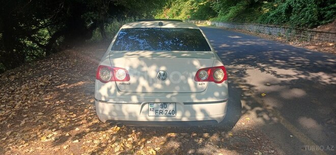 Volkswagen Passat 2005, 382,528 km - 2.0 л - Qax
