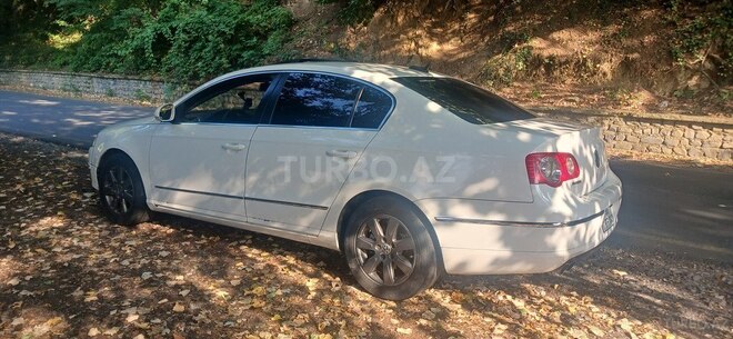 Volkswagen Passat 2005, 382,528 km - 2.0 л - Qax