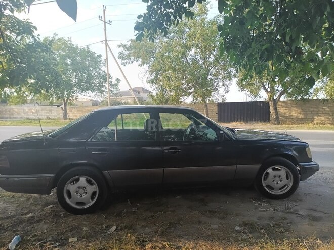 Mercedes E 250 1995, 320,000 km - 2.5 л - Quba
