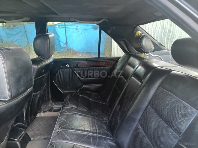 Mercedes E 250 1995, 320,000 km - 2.5 л - Quba