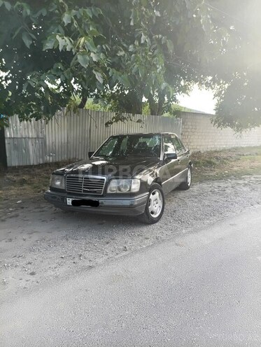 Mercedes E 250 1995, 320,000 km - 2.5 л - Quba