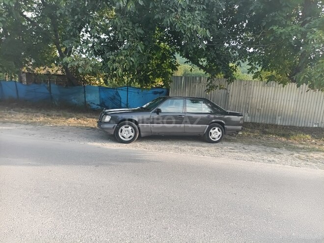 Mercedes E 250 1995, 320,000 km - 2.5 л - Quba