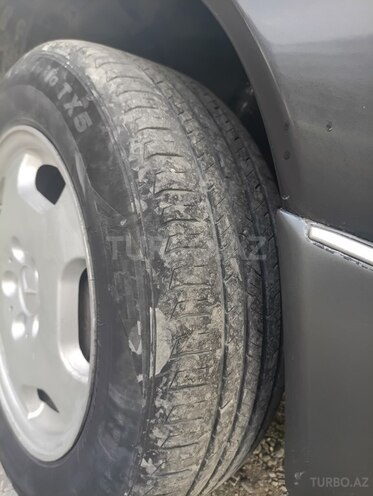 Mercedes E 250 1995, 320,000 km - 2.5 л - Quba