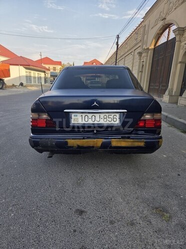 Mercedes E 250 1995, 260,000 km - 2.5 l - Bakı