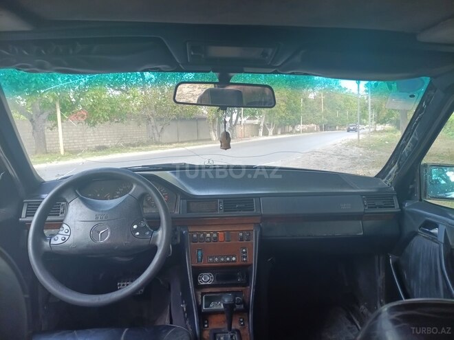 Mercedes E 250 1995, 320,000 km - 2.5 л - Quba