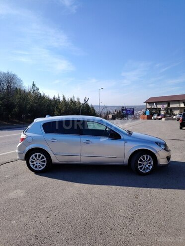 Opel Astra 2006, 300,000 km - 1.8 l - Qusar
