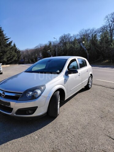 Opel Astra 2006, 300,000 km - 1.8 l - Qusar