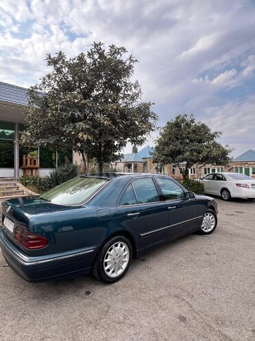 Mercedes E 240 2000, 355,000 km - 2.4 l - Gəncə