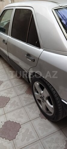 Mercedes E 220 1994, 483,470 km - 2.2 l - Bakı