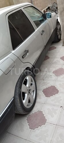 Mercedes E 220 1994, 483,470 km - 2.2 l - Bakı