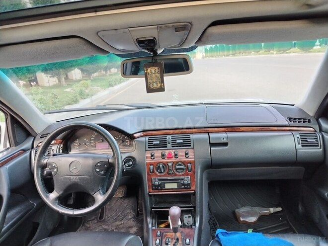 Mercedes E 240 1999, 312,880 km - 2.4 l - Gəncə