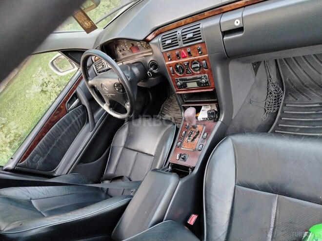 Mercedes E 240 1999, 312,880 km - 2.4 l - Gəncə