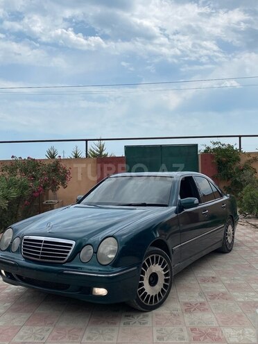 Mercedes E 220 2001, 297,000 km - 2.2 l - Bakı