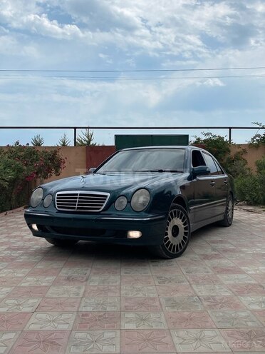 Mercedes E 220 2001, 297,000 km - 2.2 l - Bakı