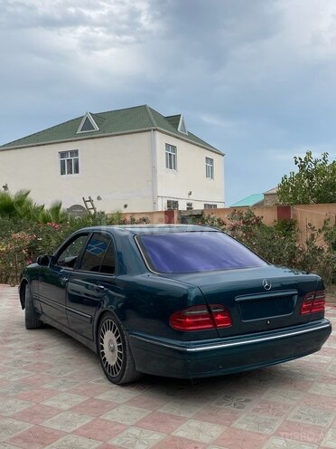 Mercedes E 220 2001, 297,000 km - 2.2 l - Bakı