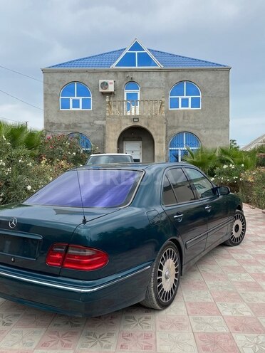 Mercedes E 220 2001, 297,000 km - 2.2 l - Bakı