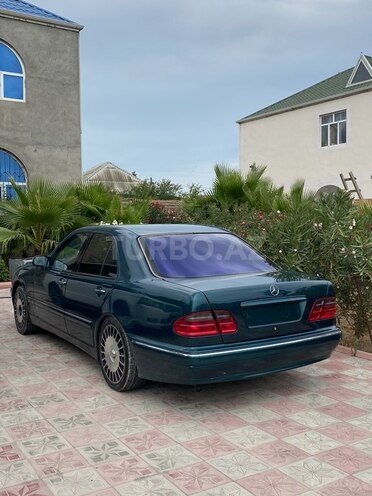 Mercedes E 220 2001, 297,000 km - 2.2 l - Bakı