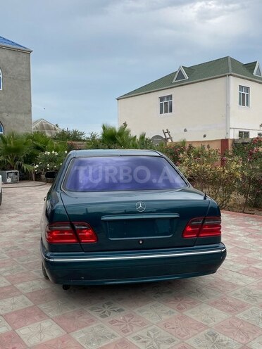 Mercedes E 220 2001, 297,000 km - 2.2 l - Bakı