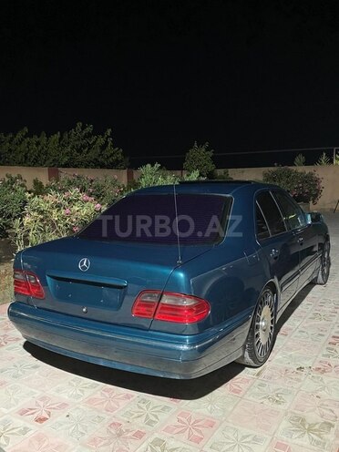 Mercedes E 220 2001, 297,000 km - 2.2 l - Bakı