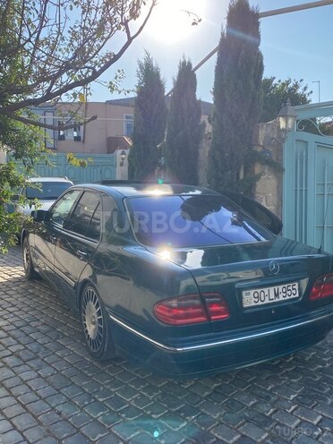 Mercedes E 220 2001, 297,000 km - 2.2 l - Bakı