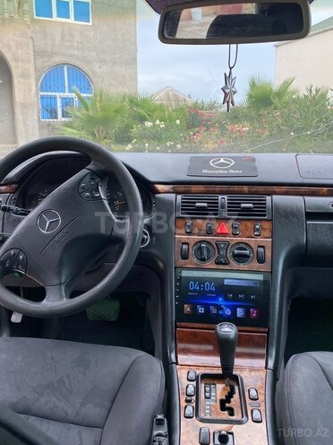 Mercedes E 220 2001, 297,000 km - 2.2 l - Bakı
