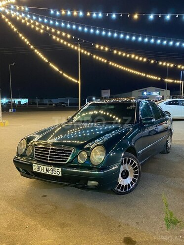 Mercedes E 220 2001, 297,000 km - 2.2 l - Bakı
