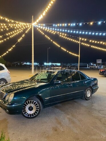 Mercedes E 220 2001, 297,000 km - 2.2 l - Bakı