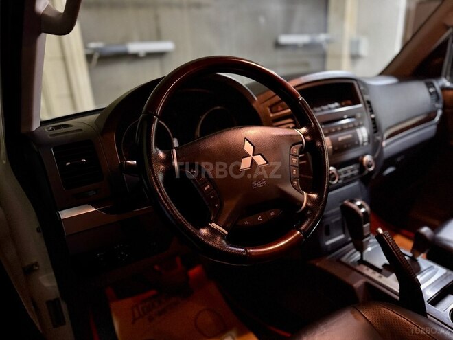 Mitsubishi Pajero 2011, 223,846 km - 3.5 l - Bakı