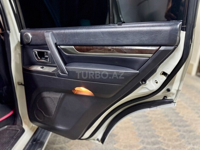 Mitsubishi Pajero 2011, 223,846 km - 3.5 l - Bakı