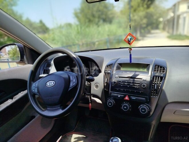 Kia  2009, 220,000 km - 1.4 l - Salyan