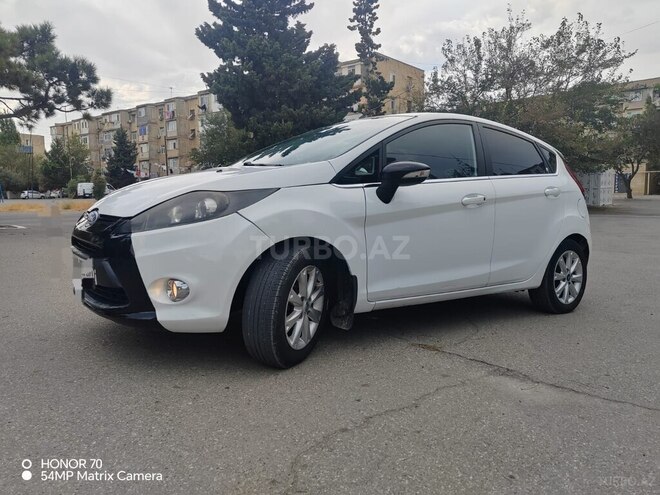 Ford Fiesta 2010, 280,000 km - 1.4 л - Bakı